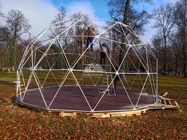 DOM-GEODEZIC-glamping-igloo-cupola-cort-geodezic (1) DOM-GEODEZIC-glamping-igloo-cupola-cort-geodezic (1)