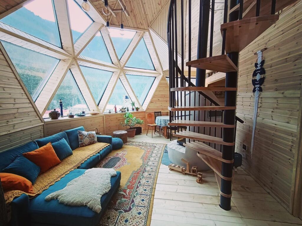 dom-geodezic-structura-din-lemn-interior-0003